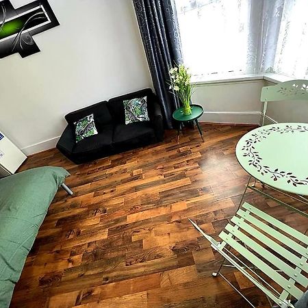 فندق Woodgreen House لندن المظهر الخارجي الصورة