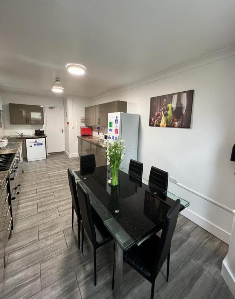 فندق Woodgreen House لندن المظهر الخارجي الصورة