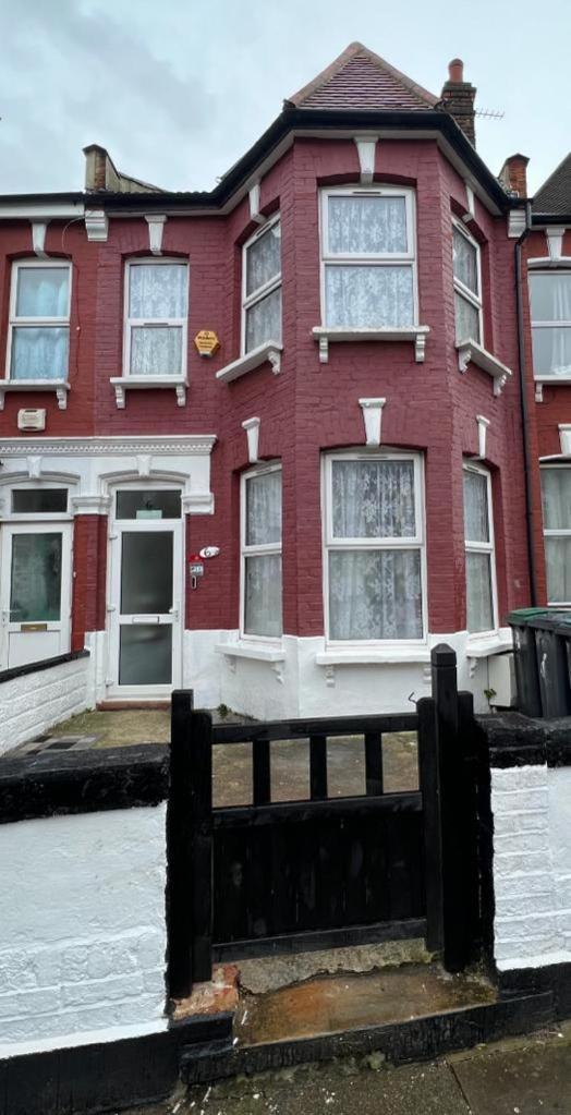 فندق Woodgreen House لندن المظهر الخارجي الصورة